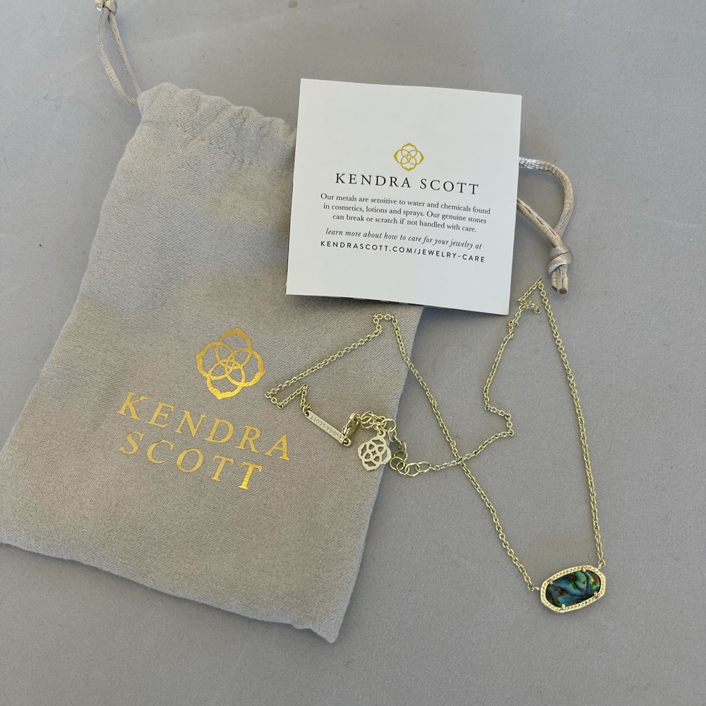 Kendra Scott necklace